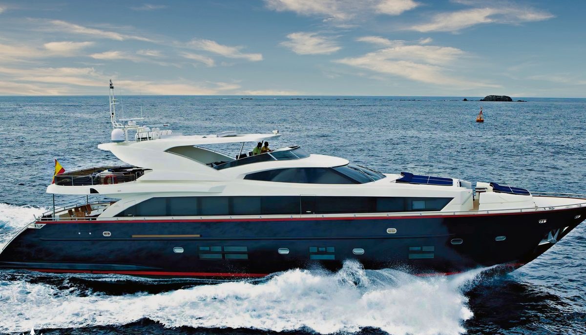 B TWO yacht charter 2