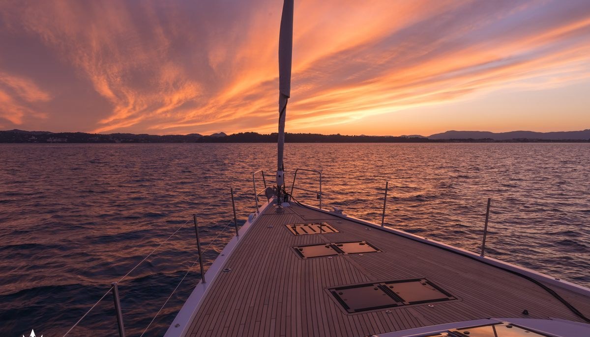 LUNOUS yacht charter 3