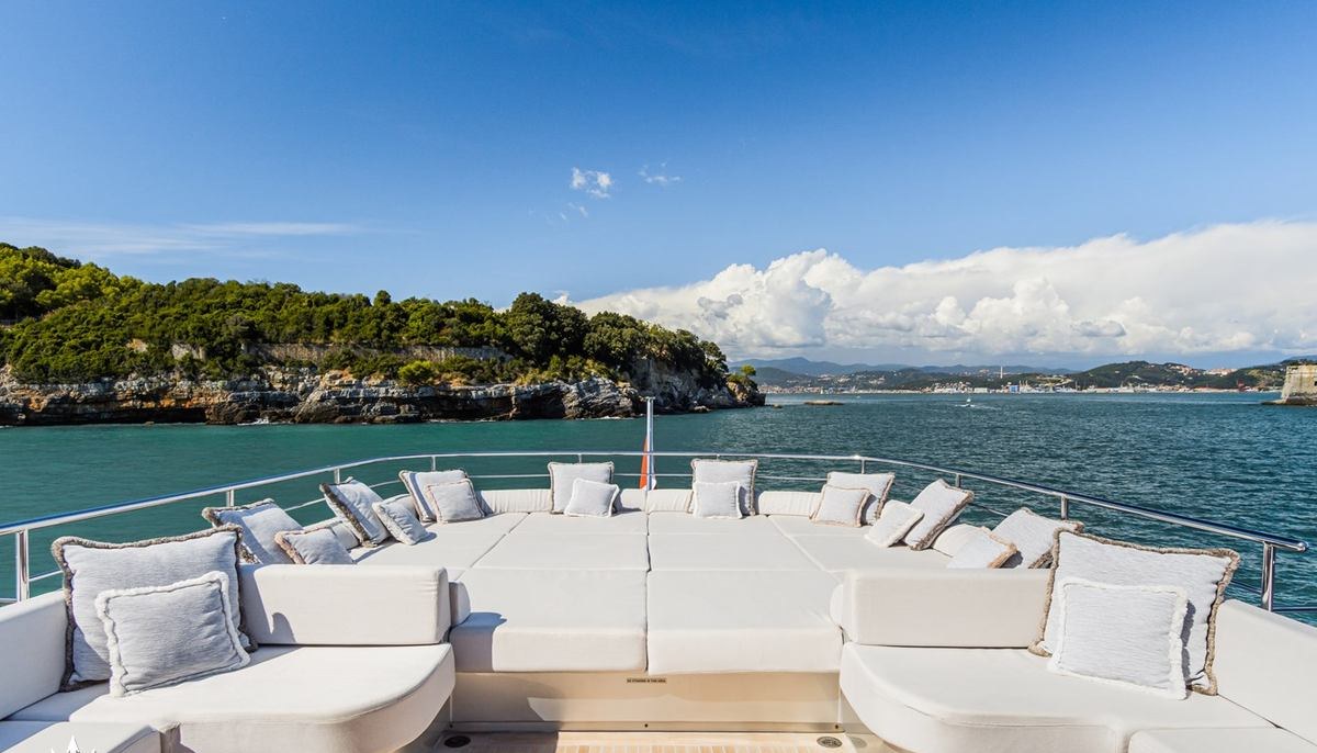 SILVER WIND yacht charter 5