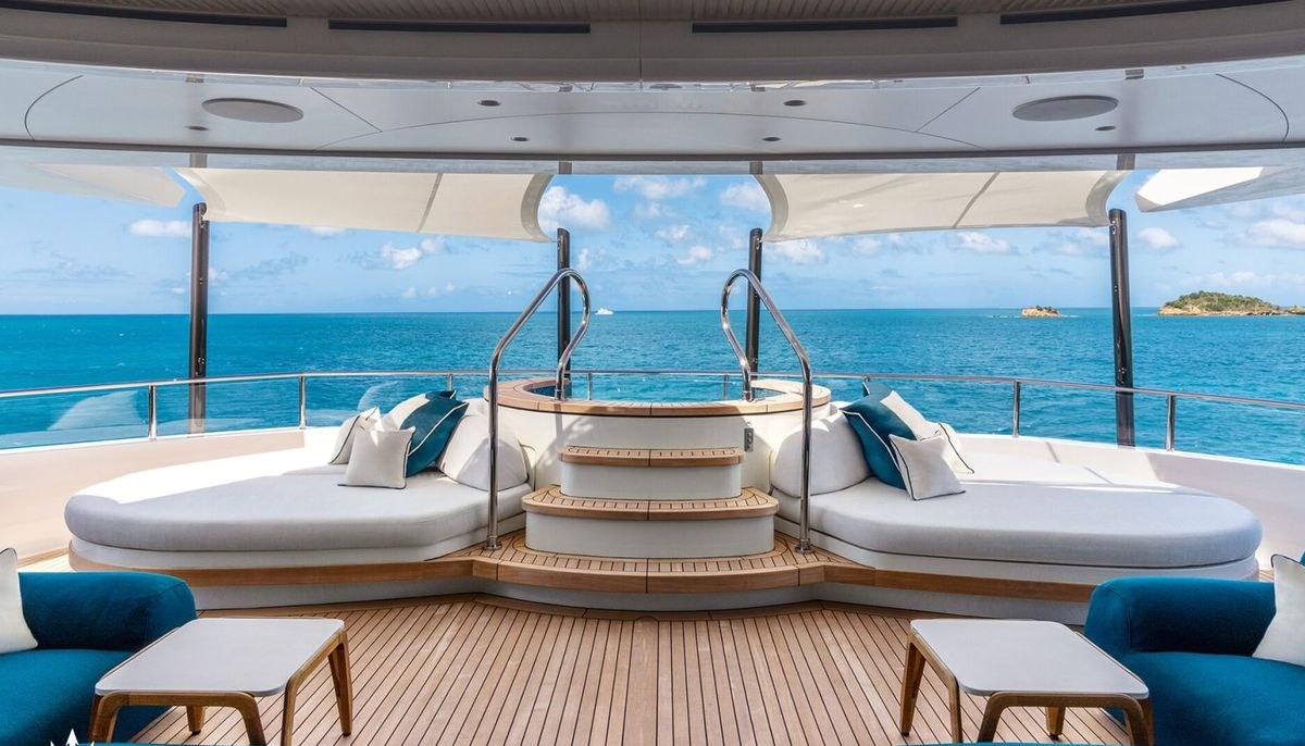 AMOR A VIDA yacht charter 4