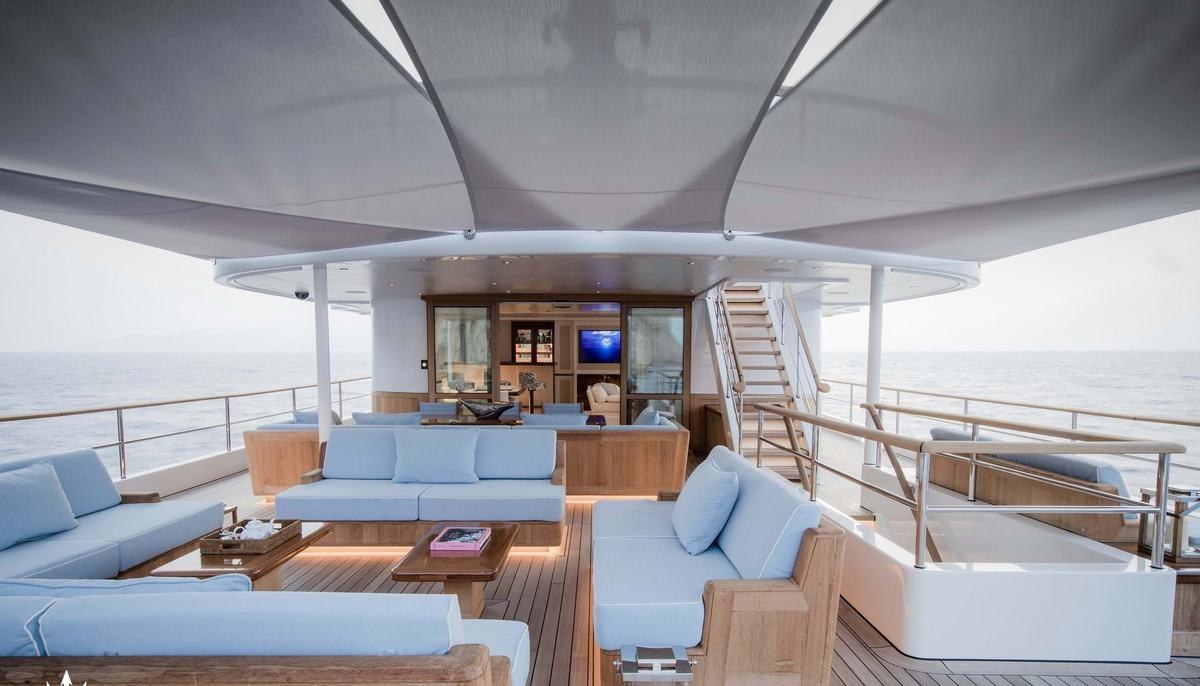 BLUE II yacht charter 4