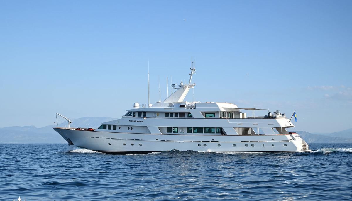 KOKOMO NIGHTS yacht charter 3