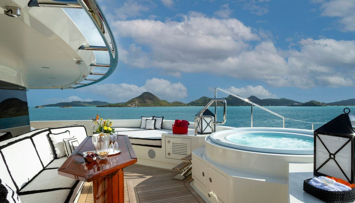 ALFA NERO yacht charter 3