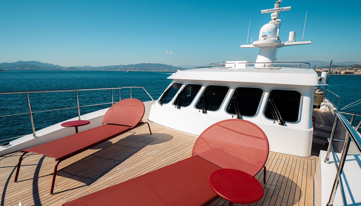 HELIAD III yacht charter 3