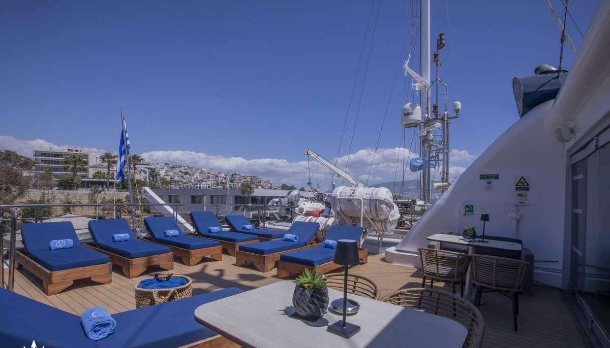 HARMONY V yacht charter 4
