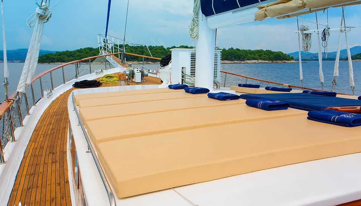KADENA yacht charter 4
