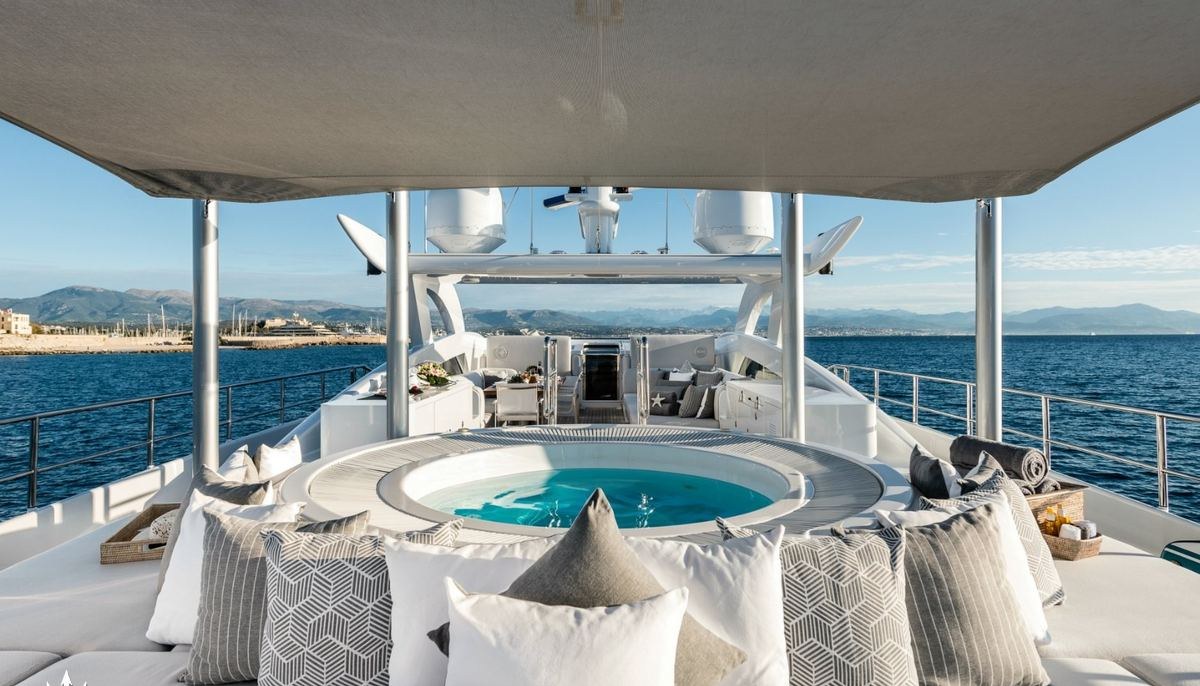 ANGKALIA yacht charter 4