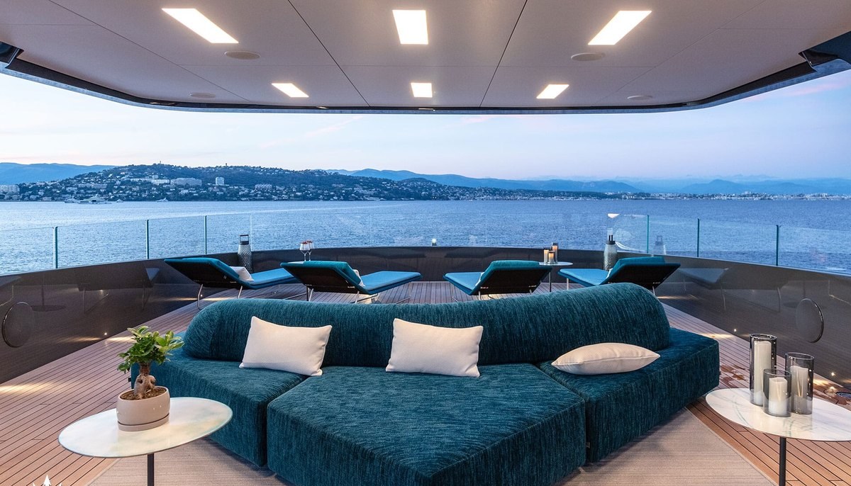 LOEWE yacht charter 3