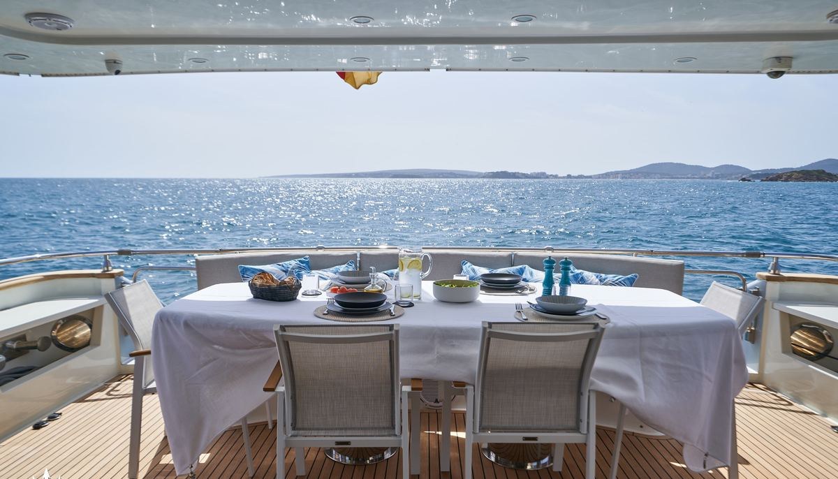 KIAWAH II yacht charter 5