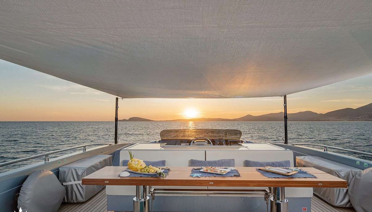 55 FIFTYFIVE yacht charter 4
