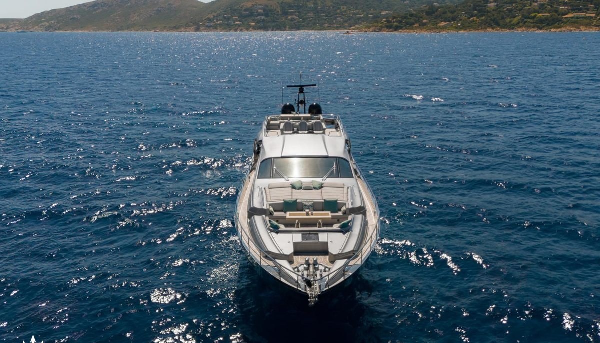 JUST 4 yacht charter 4