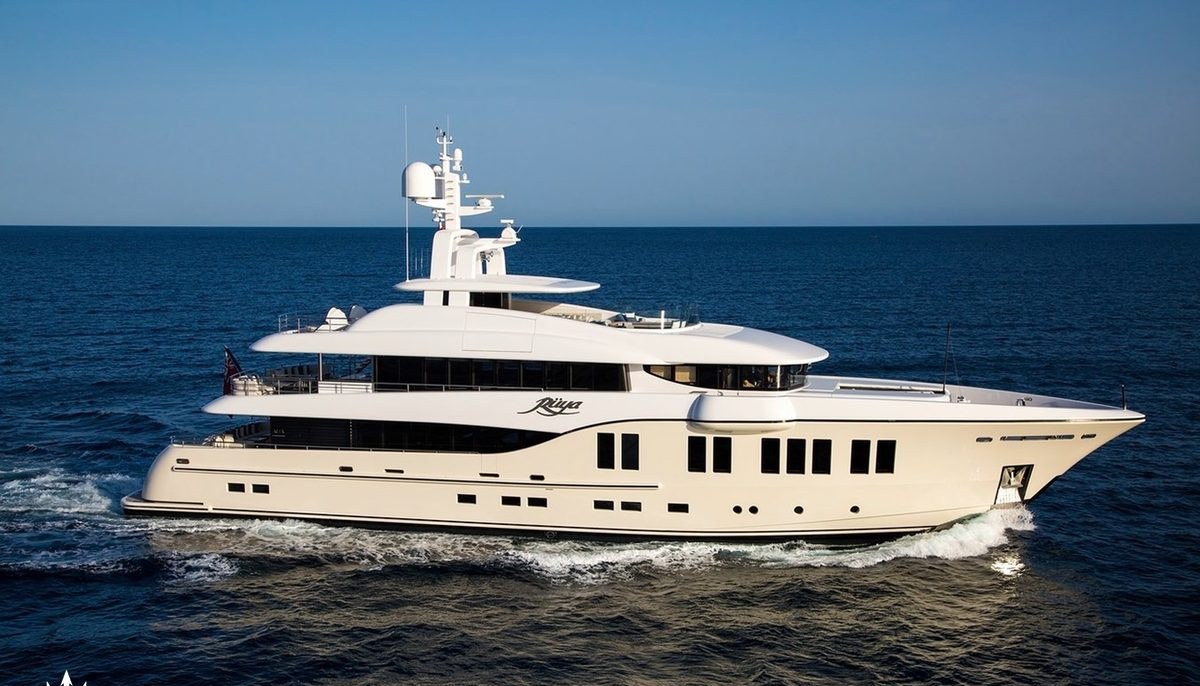 RUYA yacht charter 2