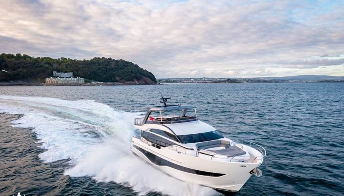 SIDURI III yacht charter 3