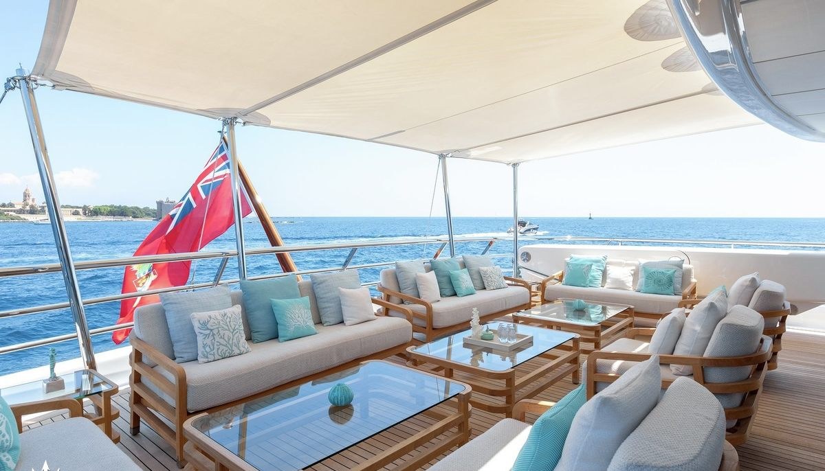 LA MIRAGE yacht charter 5