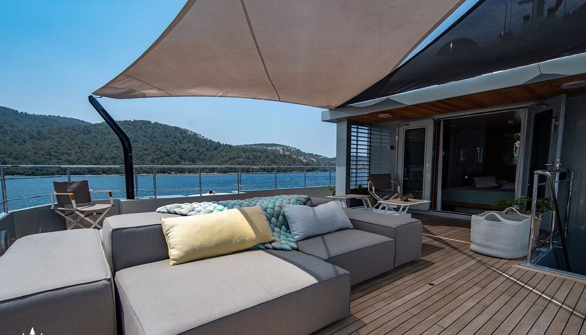 CALADAN yacht charter 5