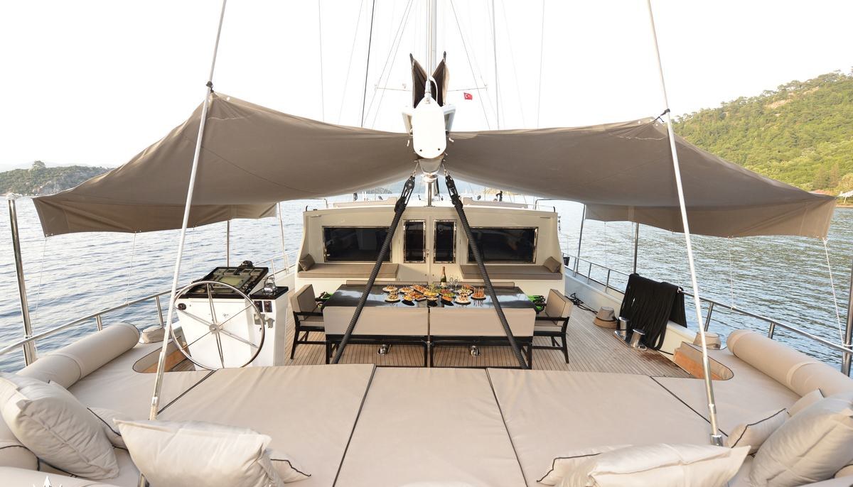 WHITE SOUL yacht charter 3