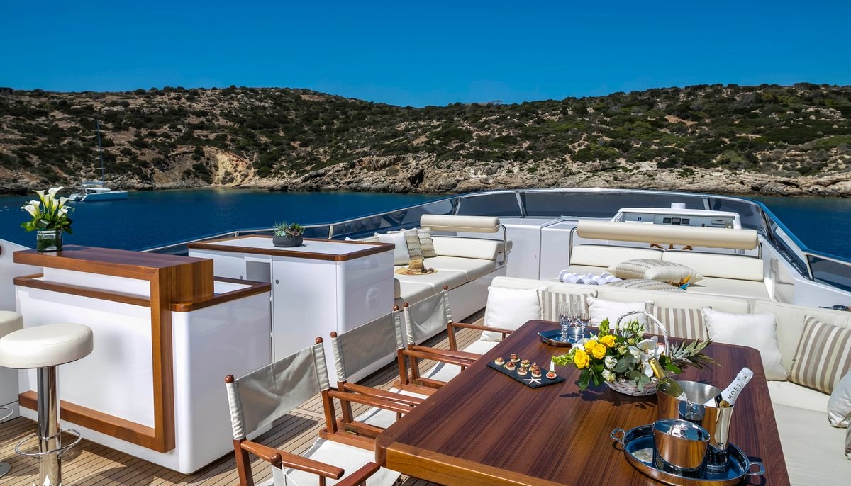 ALEXIA yacht charter 4