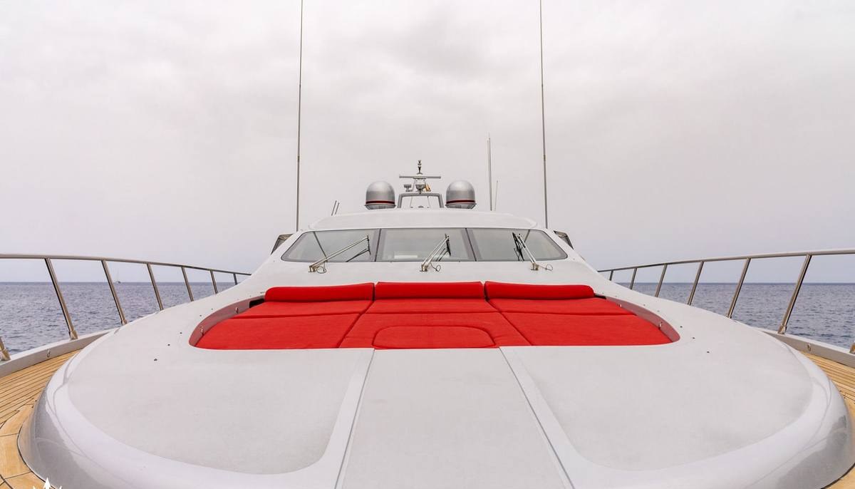 LA DIGUE yacht charter 3
