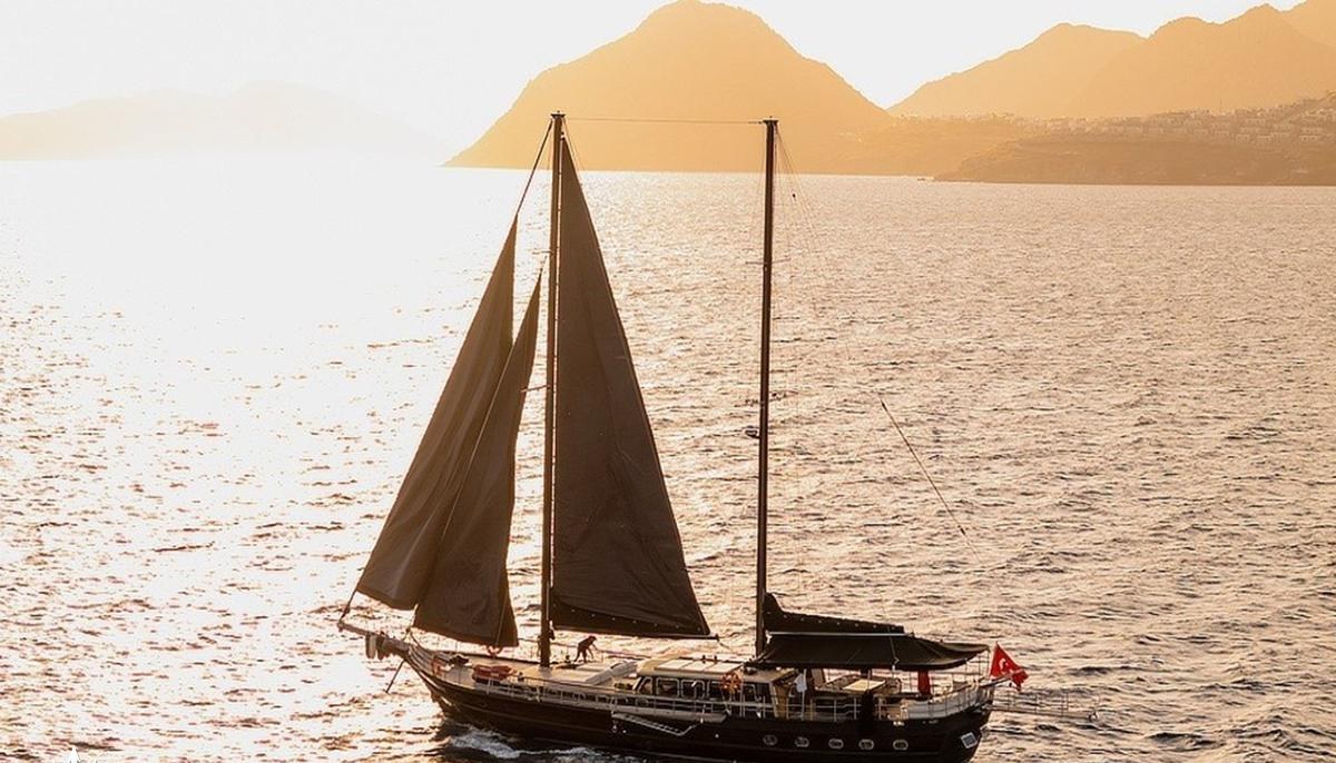 MY LOVER yacht charter 2