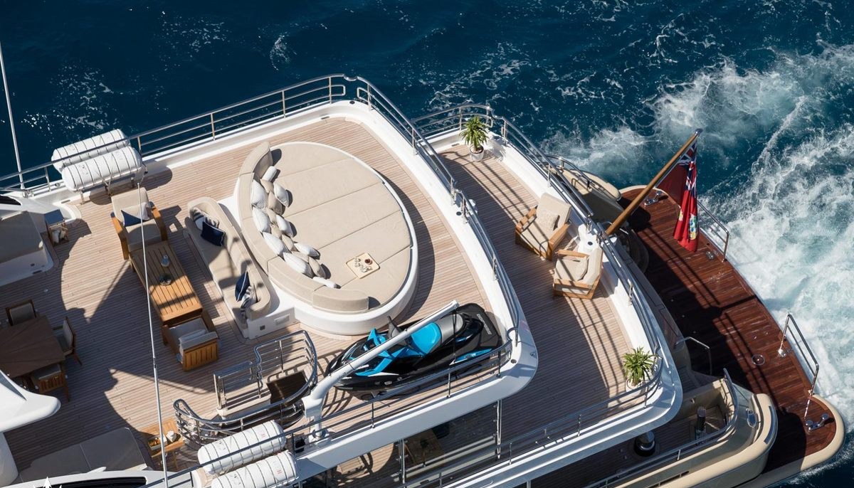 AMIGOS yacht charter 4
