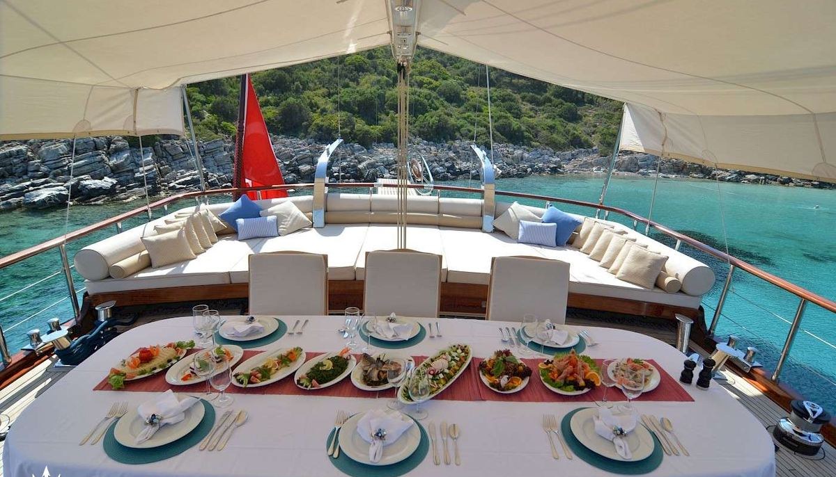 BLUE HEAVEN yacht charter 5