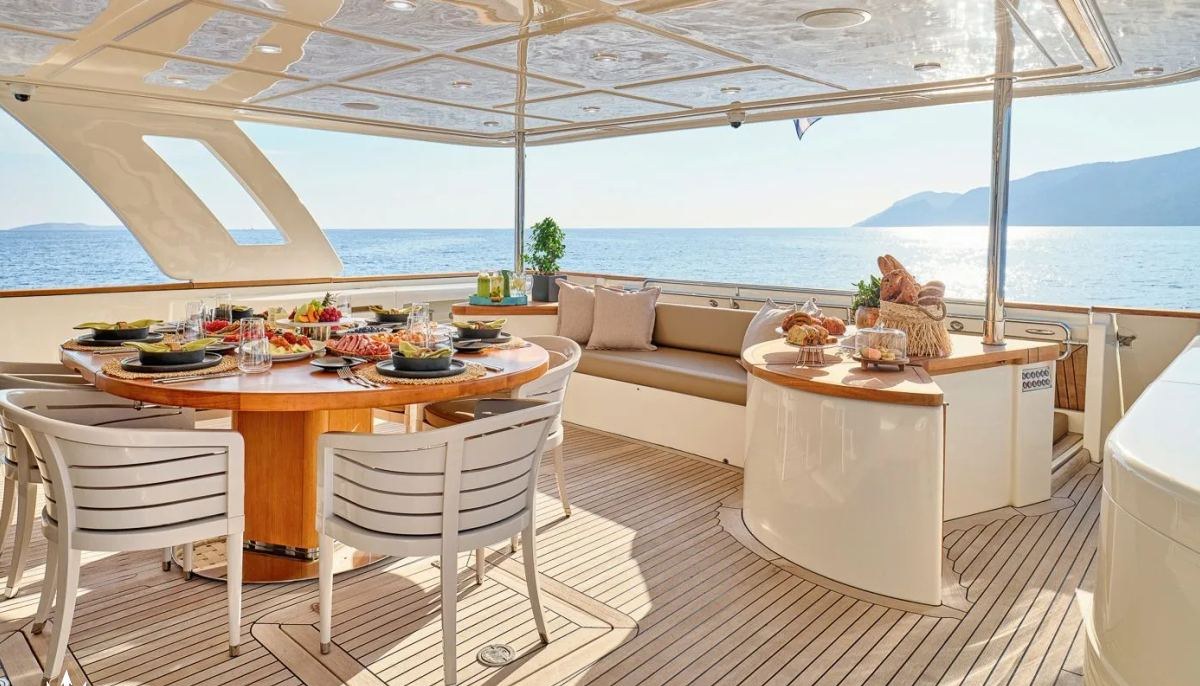 DALOLI yacht charter 5