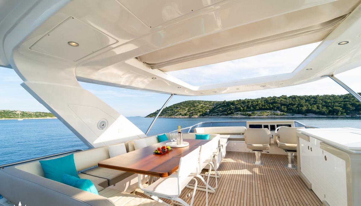 MINEIRA yacht charter 4