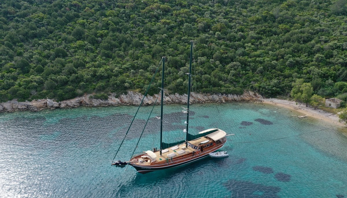 ROS MARE yacht charter 2