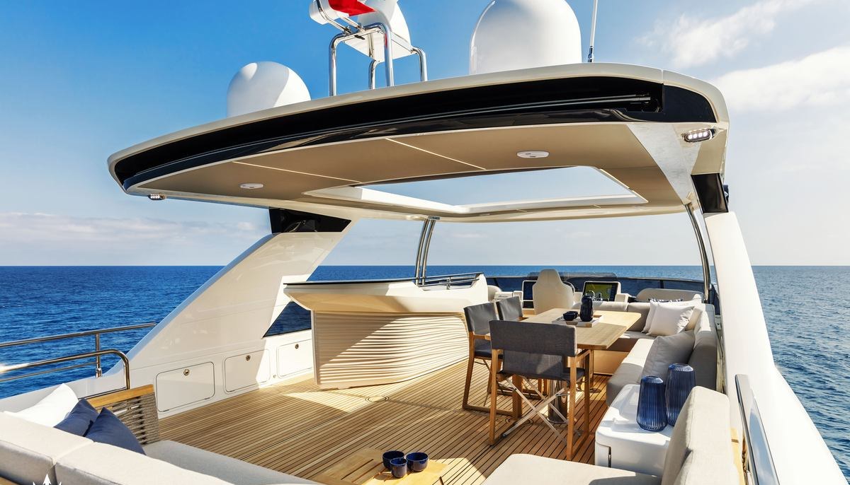 LEGEND II yacht charter 3