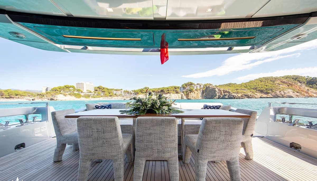 LEMON NOT LIME yacht charter 5