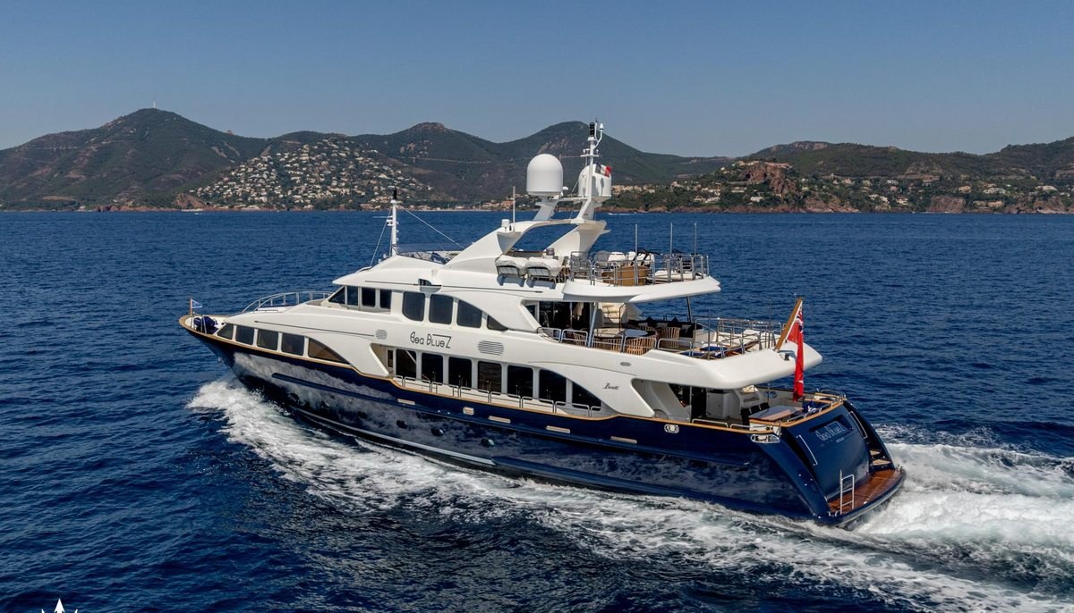 SEA BLUEZ yacht charter 2