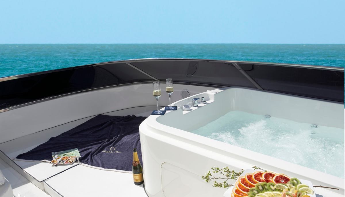 JACKIE ONE yacht charter 4