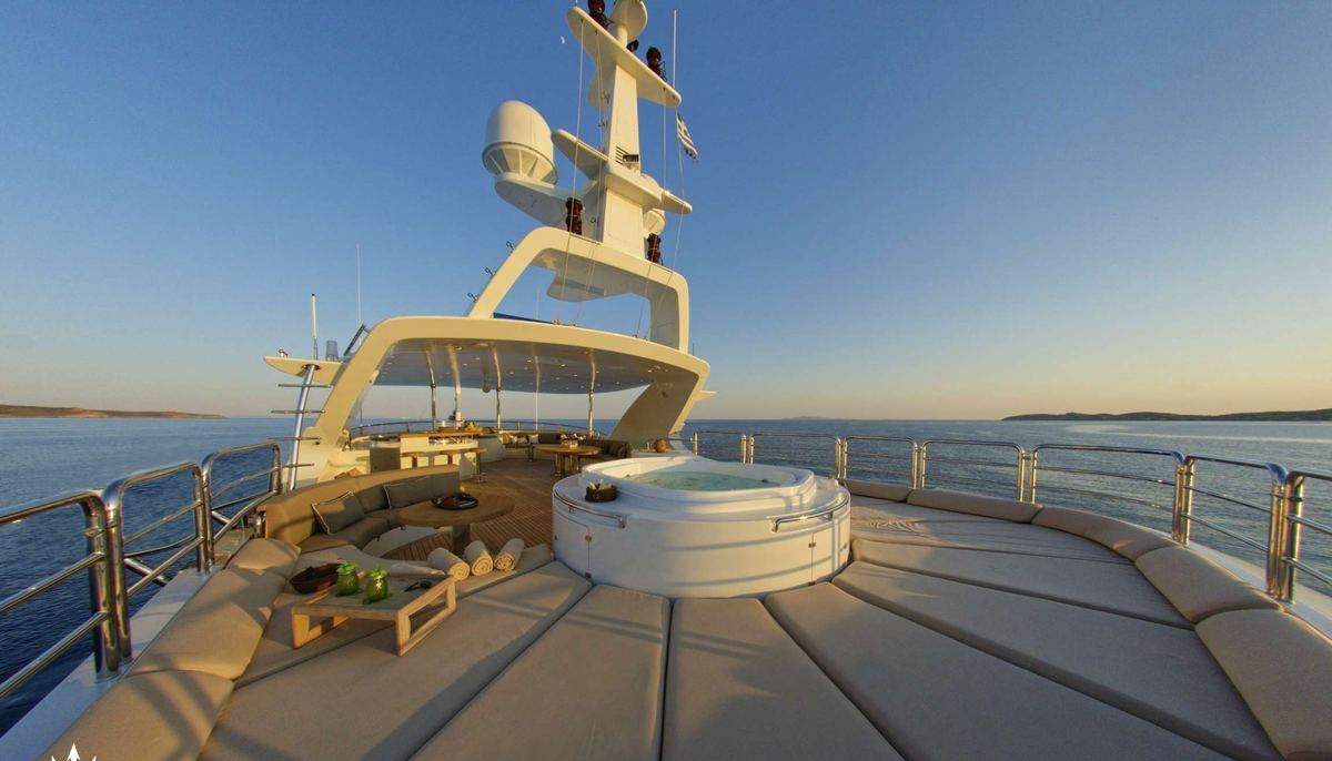 GRANDE AMORE yacht charter 3