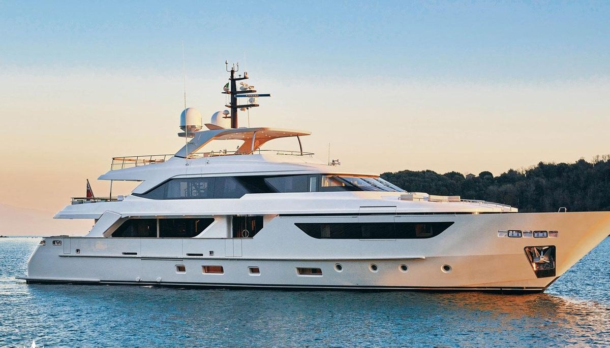 LES BRUXELLOIS yacht charter 2