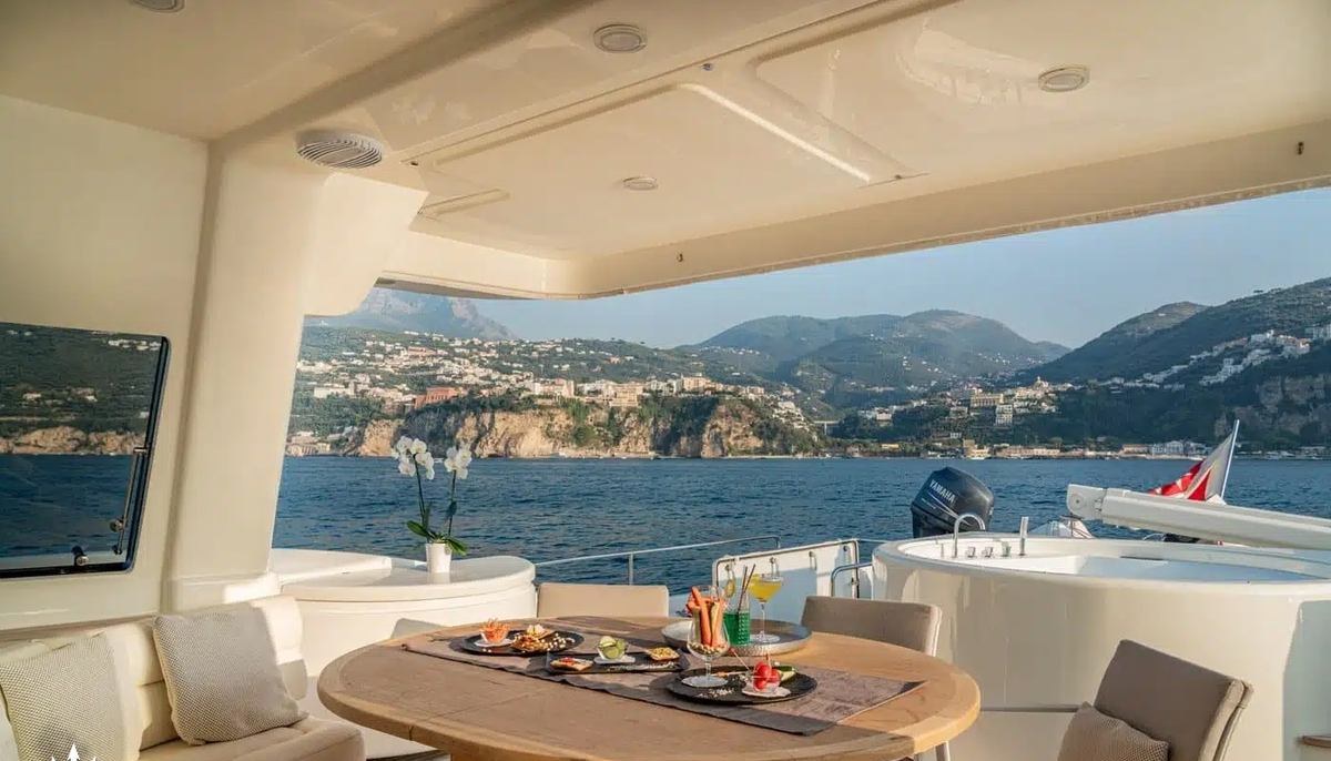 EOLIA yacht charter 4