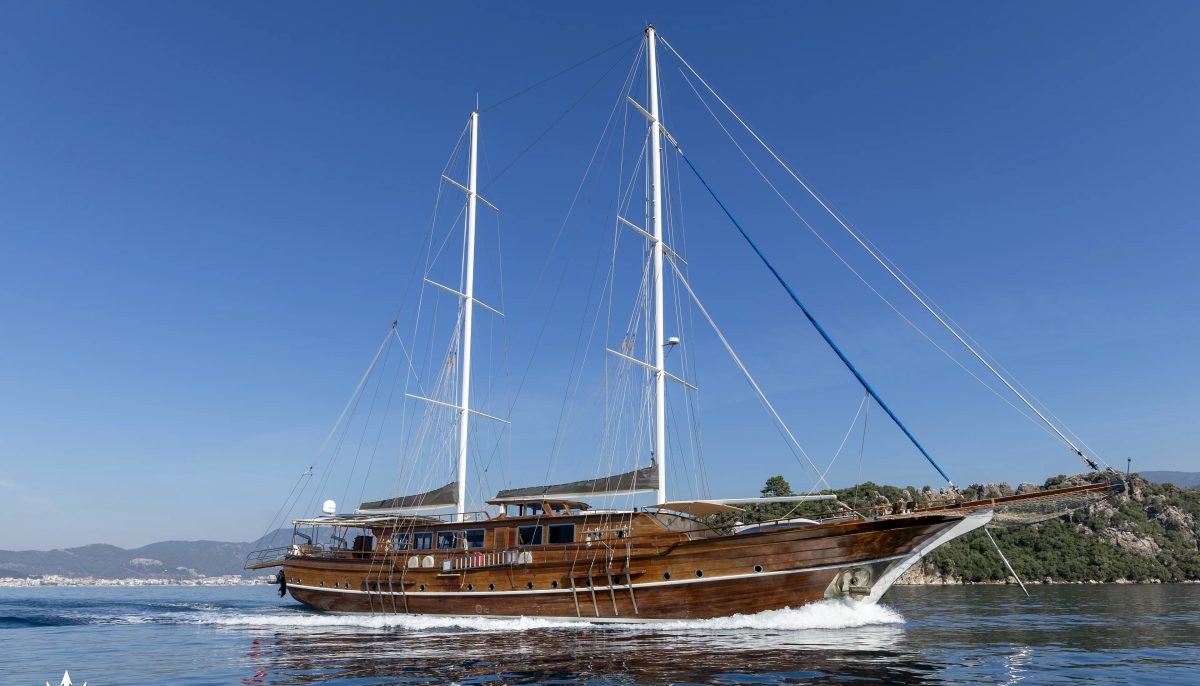 OXYZEN yacht charter 2