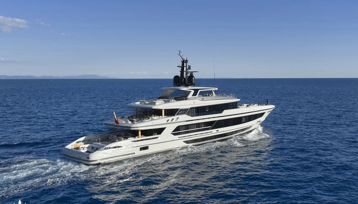 AWANDRA yacht charter 2