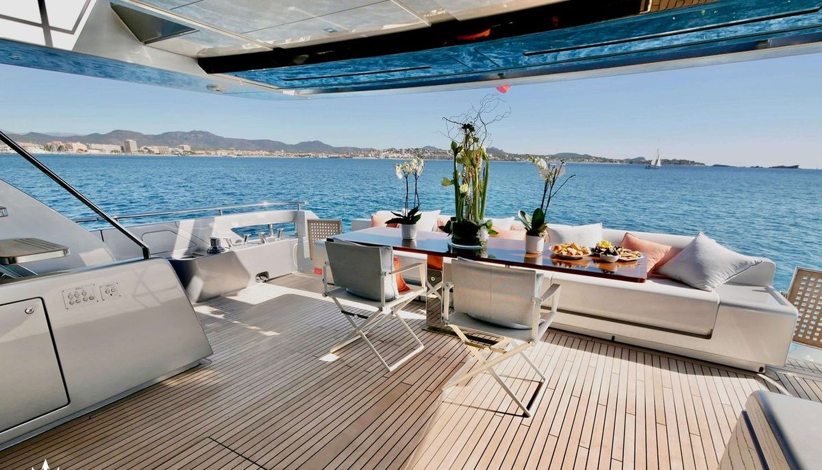 BASILIC yacht charter 5