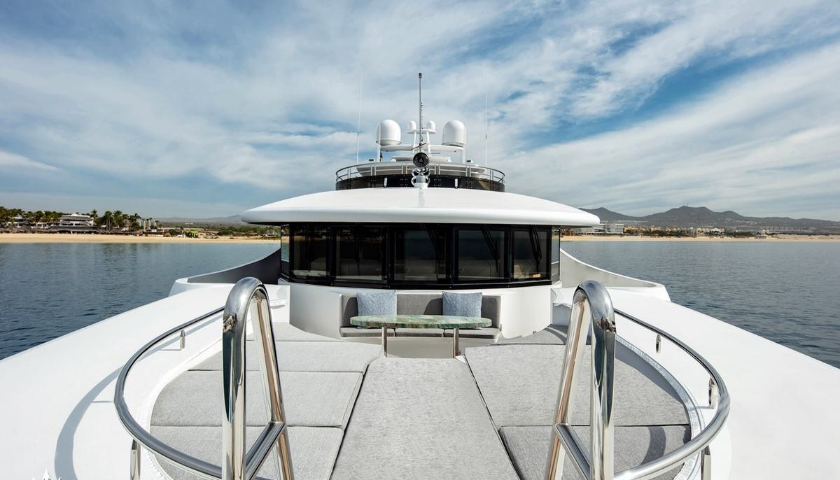 CHAMPAGNE SEAS yacht charter 3