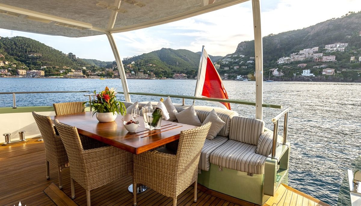MANATEA yacht charter 5