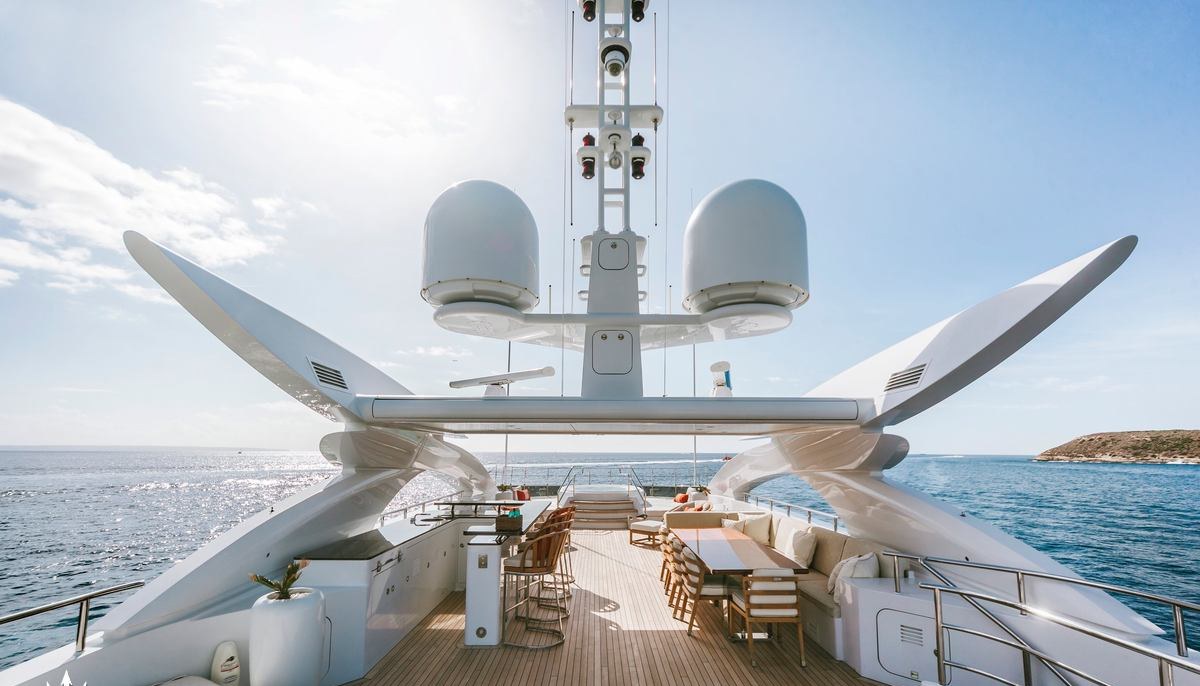 DAISY D yacht charter 4
