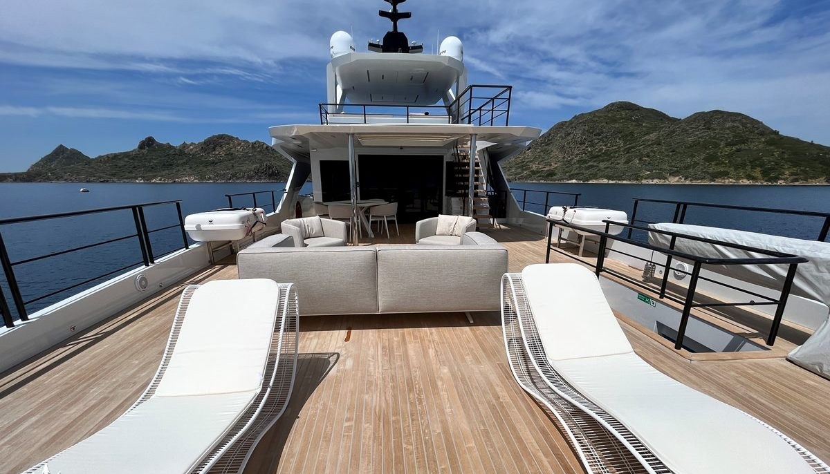 DULCE DE LECHE yacht charter 3