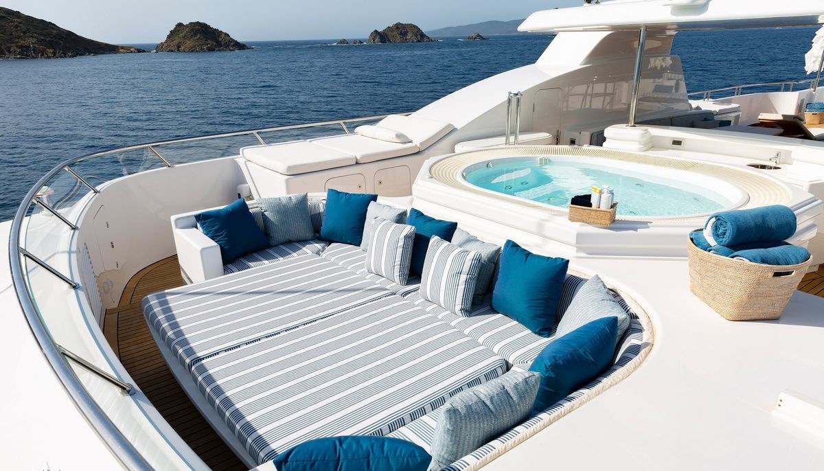 ADVENTURE yacht charter 3