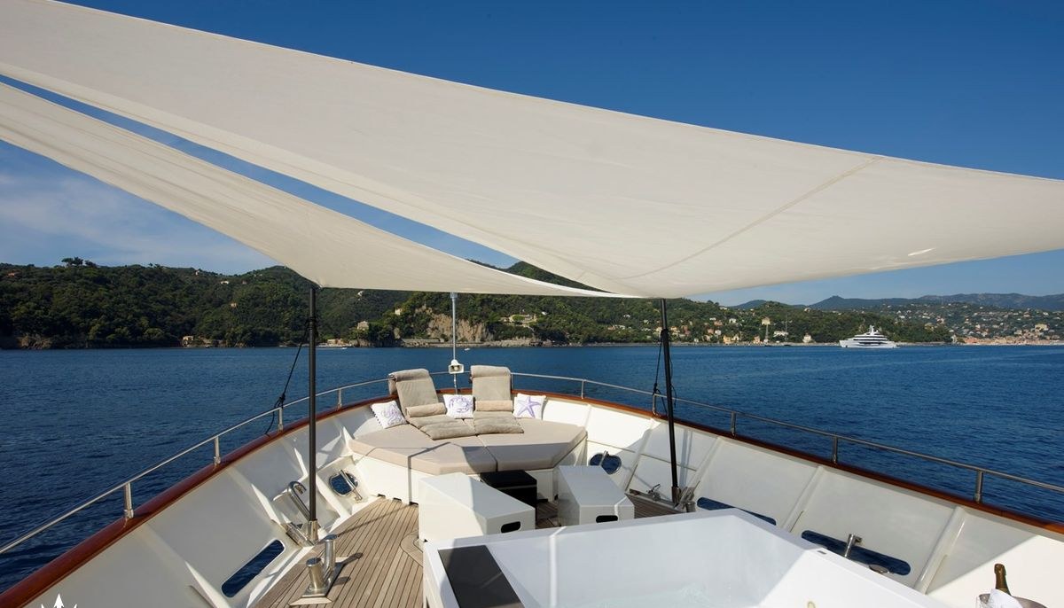 DON CIRO yacht charter 3