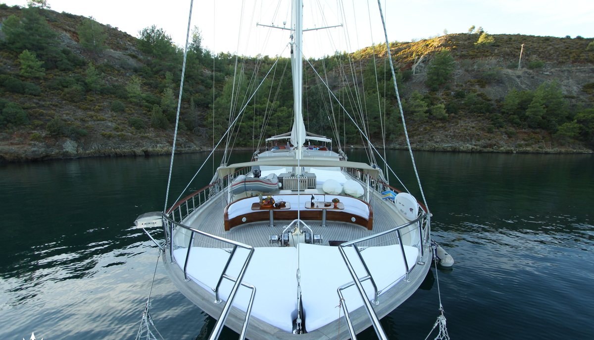 DEAR LILA yacht charter 3