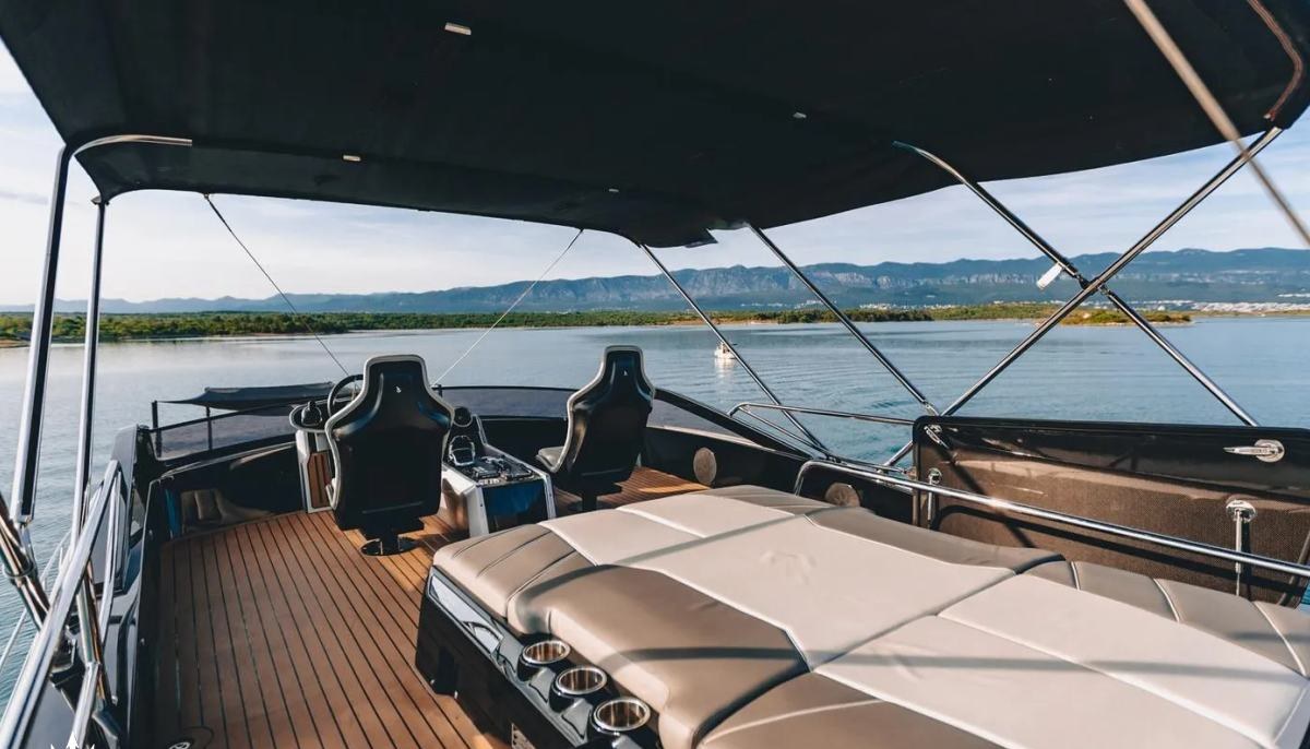 X2 yacht charter 4