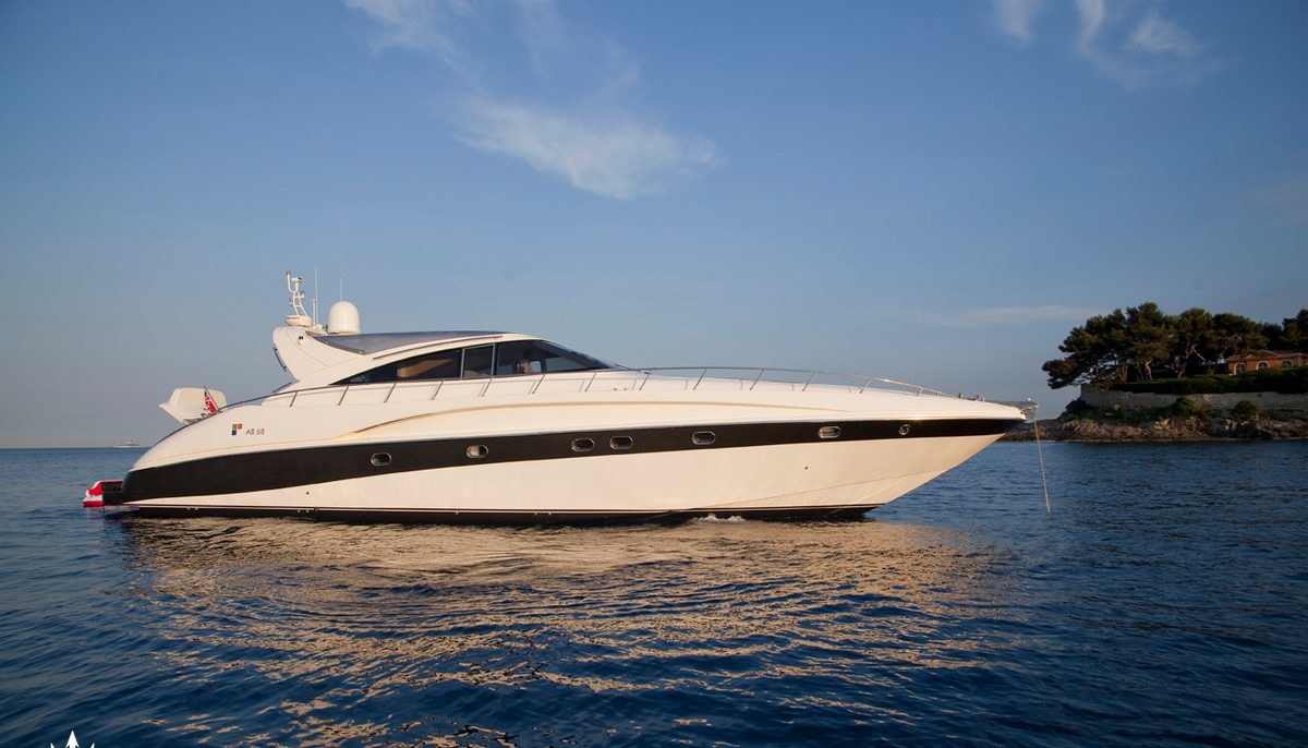 ICARE yacht charter 4