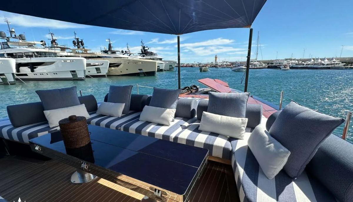 SOLLEONE yacht charter 4
