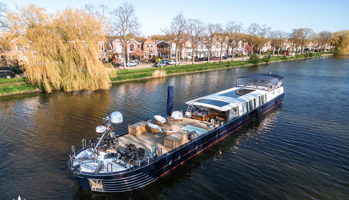 WONDERLAND yacht charter 2