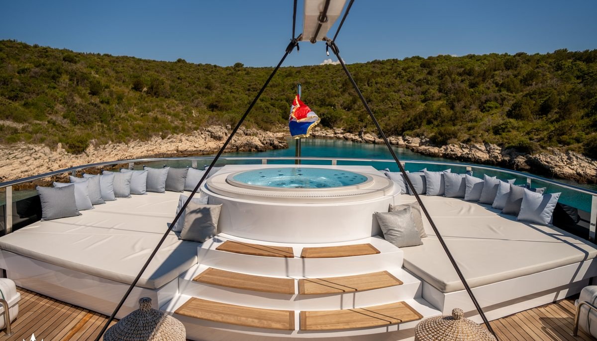 ANIMA MARIS yacht charter 4
